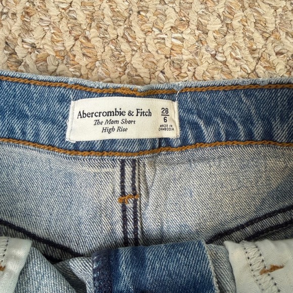Abercrombie & Fitch The Mom Short High Rise Denim Blue 28/ 6 Raw Hem Side Slit - Picture 3 of 7